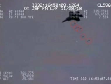 Βίντεο: F-35 εξαπολύει φορτίο βομβών κατά στόχων εδάφους
